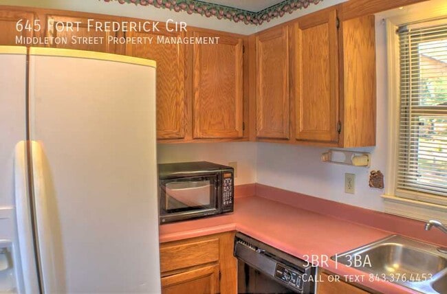 Building Photo - 645 Fort Frederick Cir