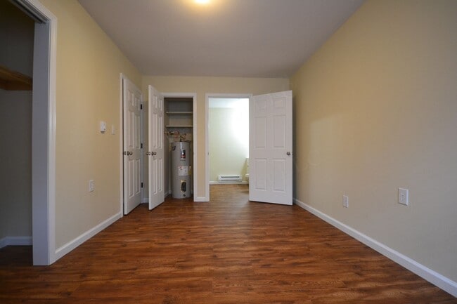 Building Photo - Longton Apartments