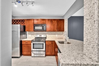 Building Photo - 109 Lake Emerald Dr