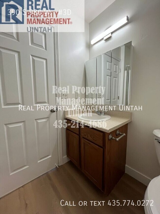 Building Photo - 390 980