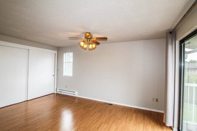 Building Photo - 3233 54th St SW