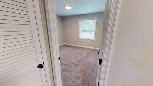 Building Photo - Remodeled 3 Bedroom Ranch with Fenced Backyard in Convenient Location