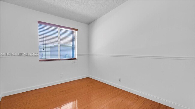 Building Photo - 570 Woodgate Cir