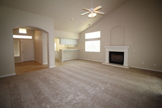 Building Photo - 10793 N Tea Party Ln