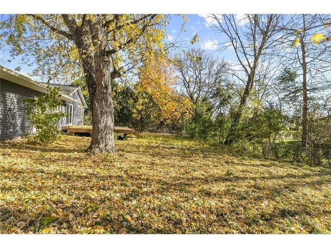 Building Photo - 16405 13th Ave N