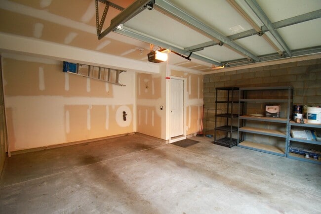 Building Photo - 264 W Bland St