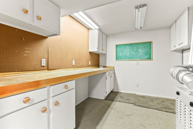Building Photo - 9877 SE 33rd Ave