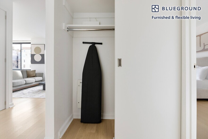 Building Photo - 180 W 20th St