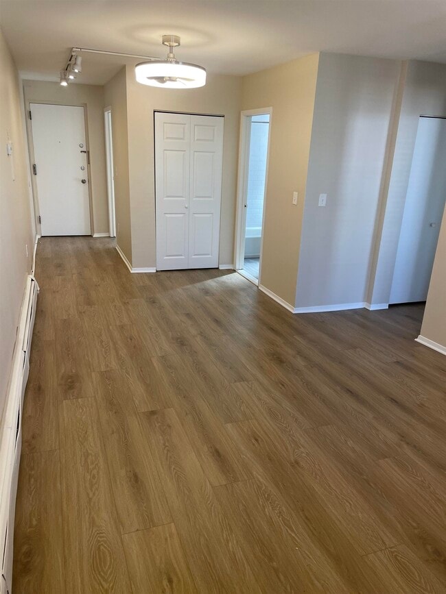 Building Photo - 787 Summit Ave