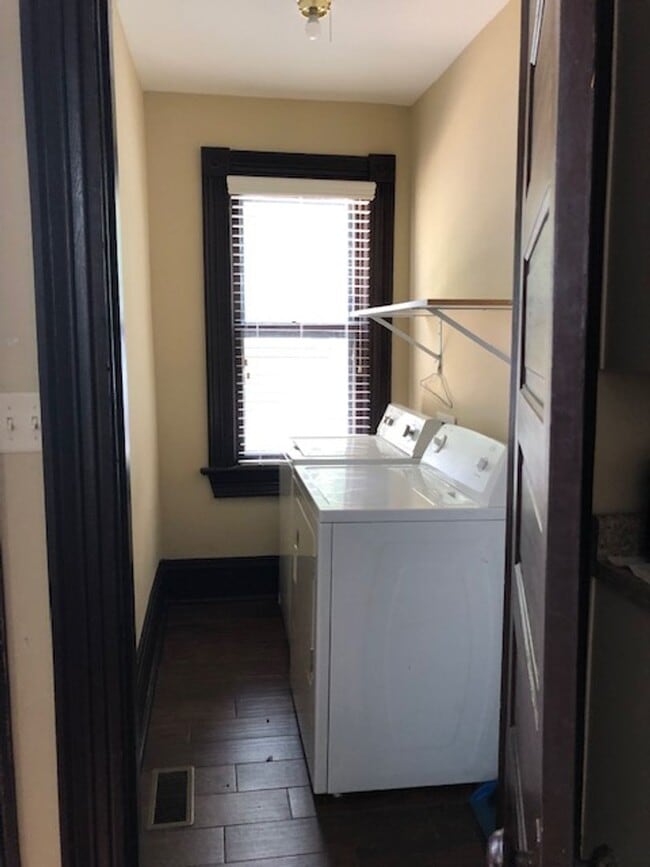 Building Photo - Great historical home! PRICE LOWERED to $2395- walking distance to downtown & WKU