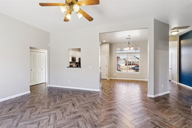 Building Photo - 824 Hunter Pl