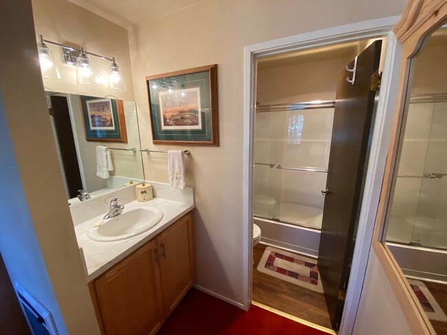 Building Photo - Donner Lake Condo Roommate Wanted