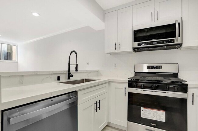 Building Photo - 5325 Newcastle Ave