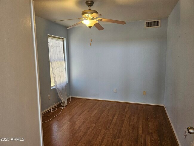 Building Photo - 2099 S Peppertree Dr