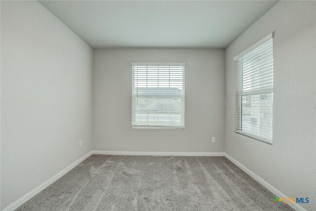 Building Photo - 1945 Redstart