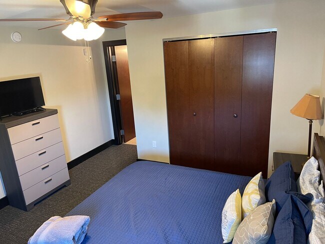 Building Photo - Beautiful Downtown Condo!