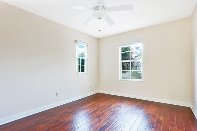 Building Photo - 1904 Flower Dr