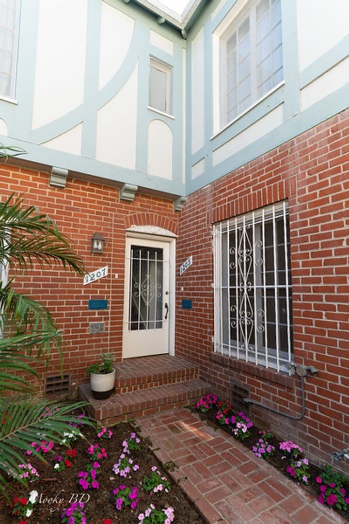 Building Photo - 1207 S Orlando Ave