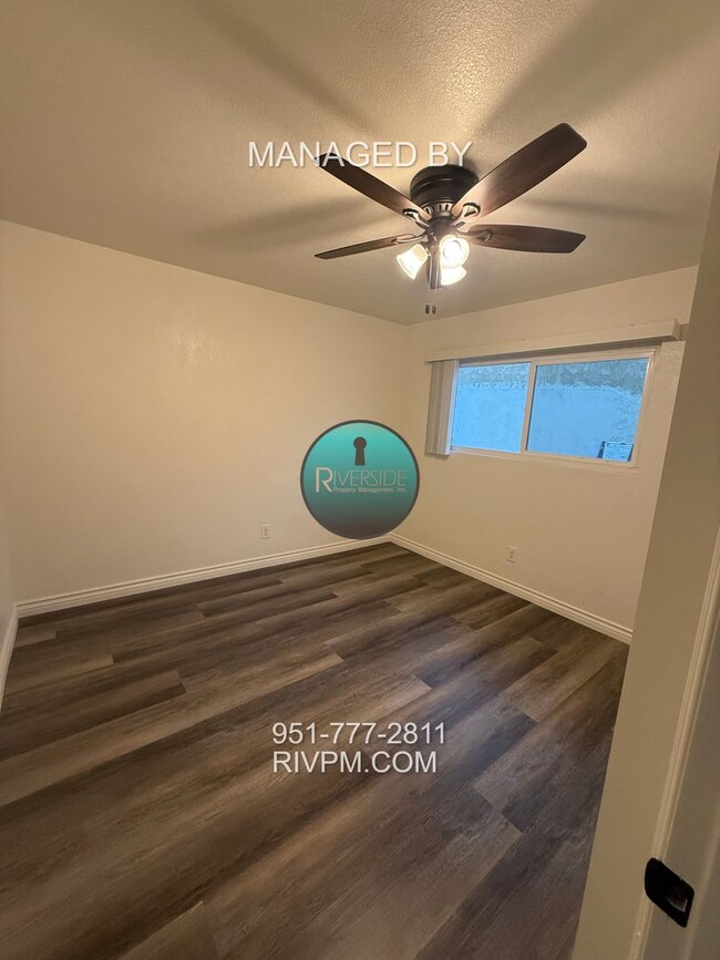 Building Photo - 3 Bedroom + 1 Bath Located in Riverside