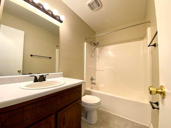 Building Photo - 701 Carbondale Dr