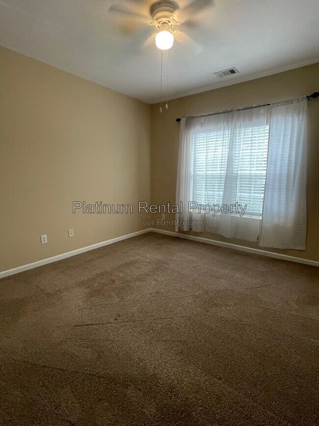 Building Photo - 144 Pointe Cir