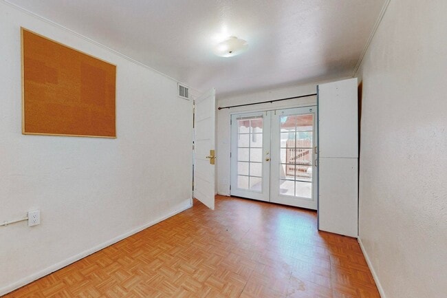 Building Photo - 212 Mesa St SE