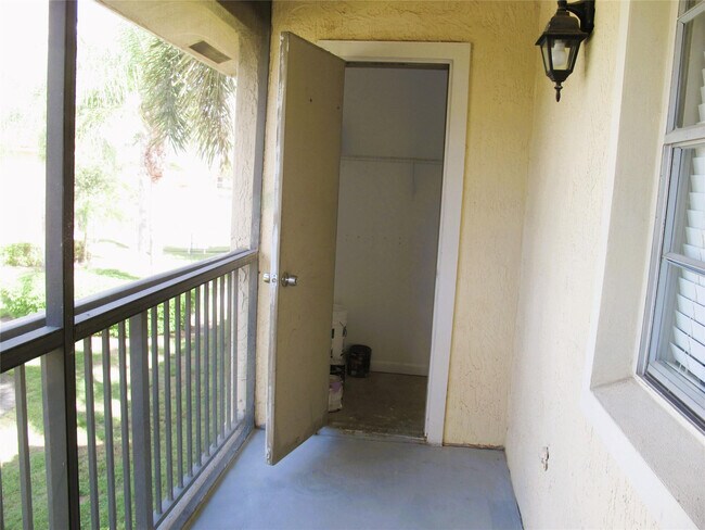 Building Photo - 1263 SW 46th Ave