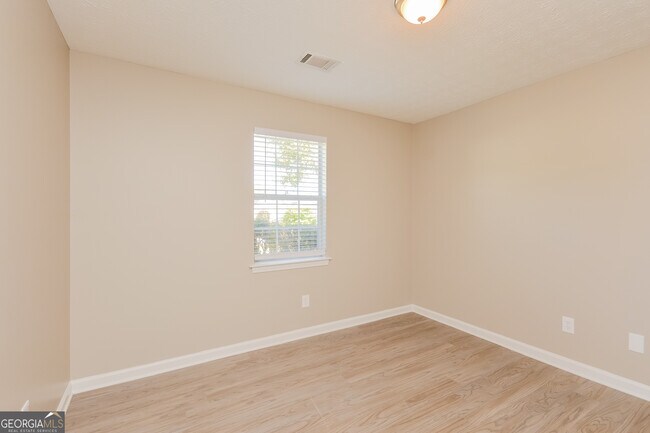 Building Photo - 235 Cypress Dr