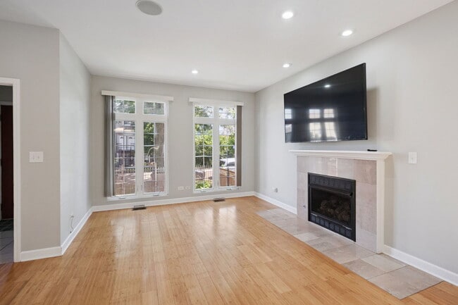 Building Photo - 1724 N Keeler Ave