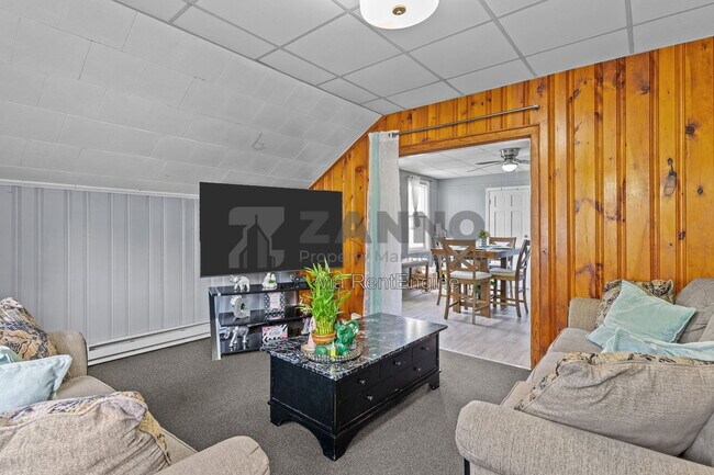 Building Photo - 121 Farmington Ave