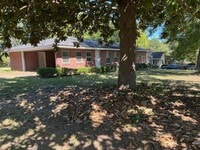 Building Photo - 906 Spring Ave