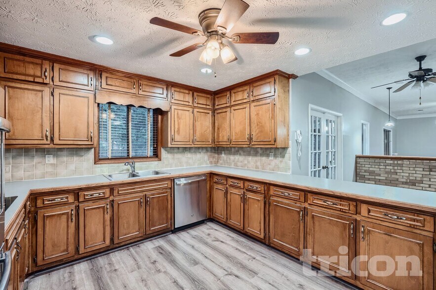 Building Photo - 3944 River Dr SW