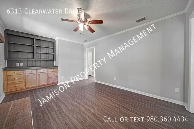 Building Photo - 6313 Clearwater Dr