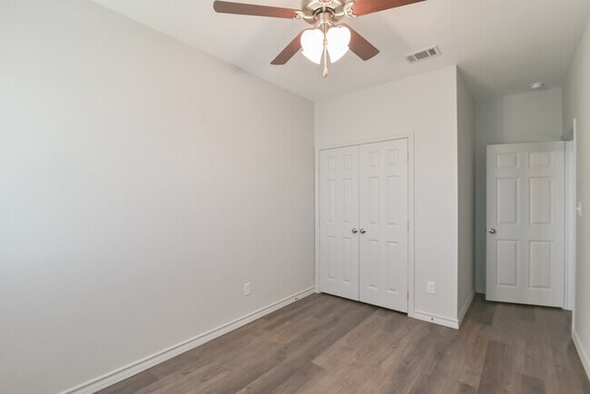 Building Photo - Brand New 3 bed 2.5 Duplex