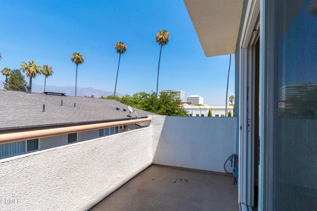 Building Photo - 625 E Del Mar Blvd