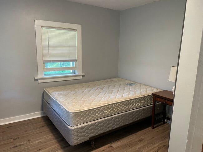 Building Photo - 159 Kendall Ave