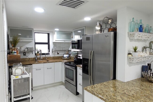 Building Photo - 11000 S Ocean Dr