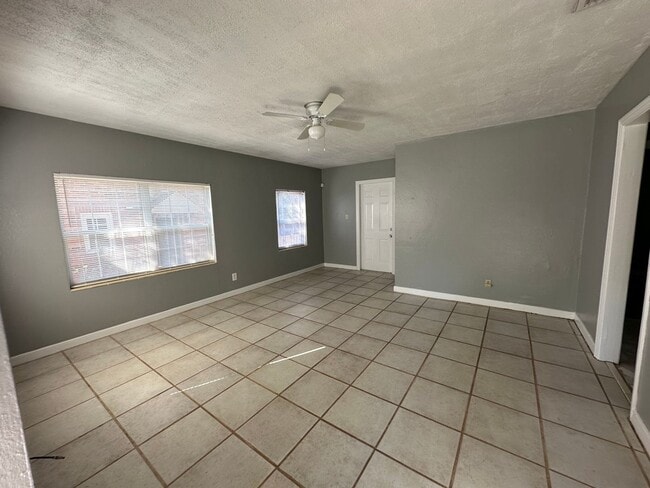Building Photo - Old Town duplex right by Leon High!!!