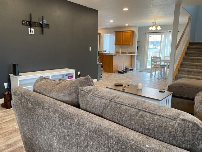 Building Photo - Beautiful Updated Nampa Home!