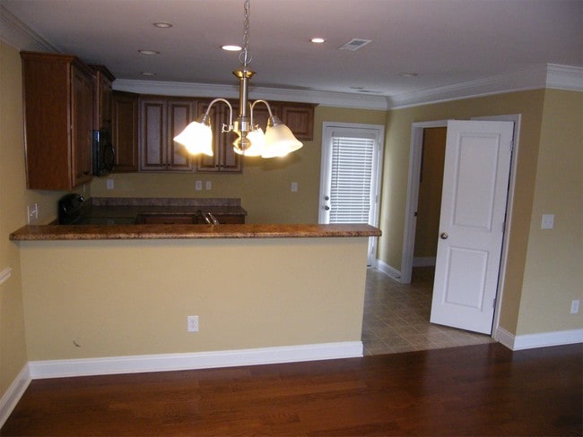 Building Photo - 1020 Granite Grove