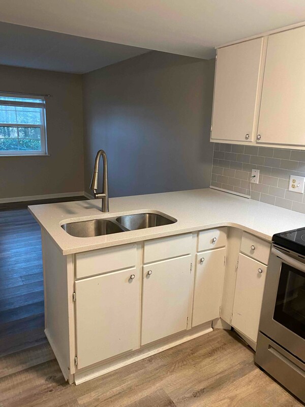 Building Photo - 6850 Blue Heron Blvd