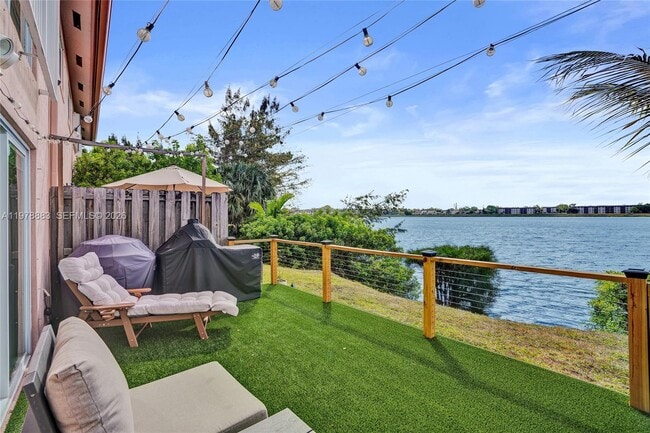 Building Photo - 20822 San Simeon Way