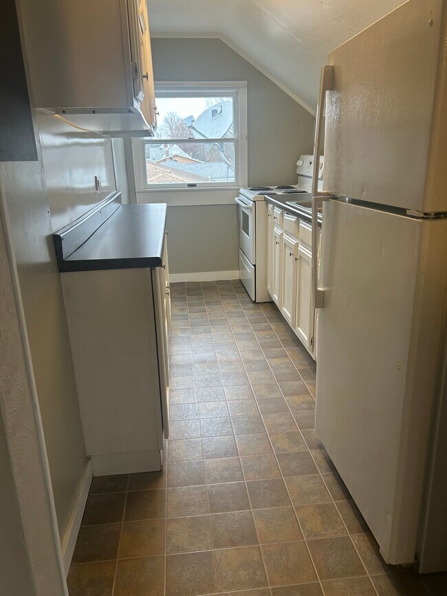 Building Photo - 335 S Lincoln Ave