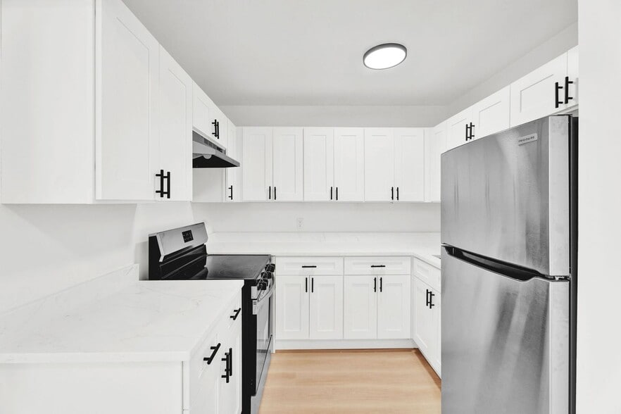 Interior Photo - ONE11 UTICA PARK