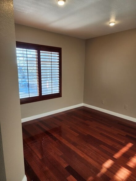 Building Photo - 360 N Pauline St