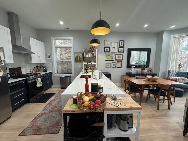 Building Photo - 2451 N Albany Ave