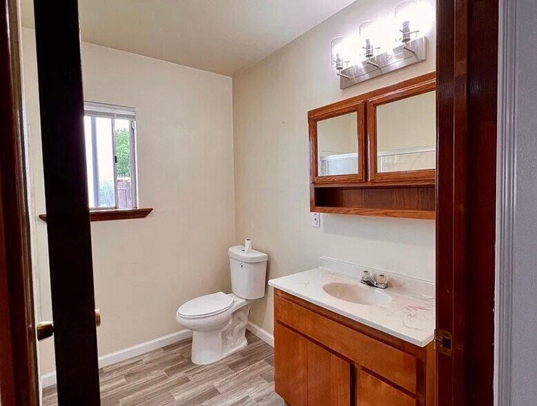 Building Photo - 1322 Grape Ave