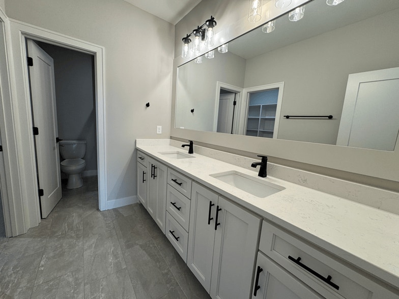 Building Photo - 1403 SW Winthrop Dr