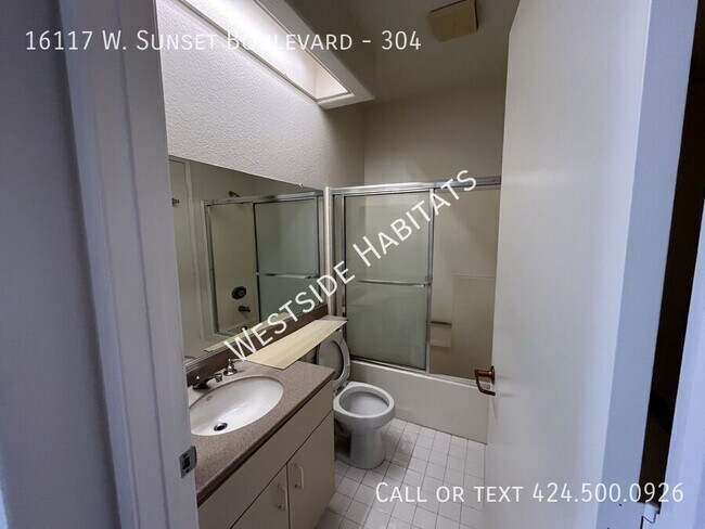 Building Photo - 16117 W Sunset Blvd