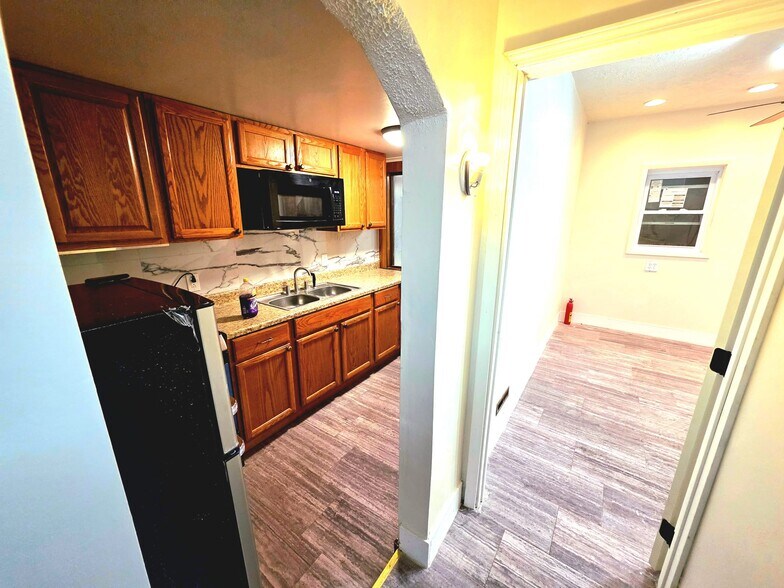 Building Photo - 2229 Brewerton Rd